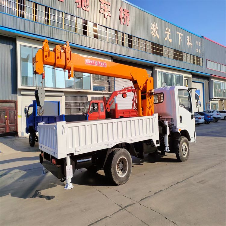 乌兰察布市三轮随车吊定制 农用改装机自备吊中瑞长期出售