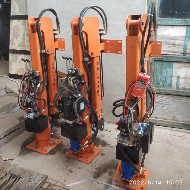 乌兰察布市重汽蓝牌随车吊 3.2吨 国六动力强 液压驱动 农用自卸起重机